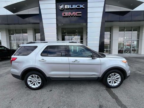 Used 2014 Ford Explorer XLT w/ Equipment Group 202A FWD image 2