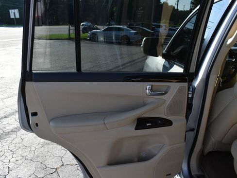 Used 2013 Lexus LX 570 4WD w/ Luxury Pkg image 27