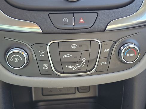 Used 2024 Chevrolet Equinox LS w/ LS Convenience Package image 8