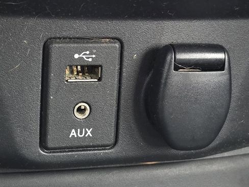 Used 2015 Nissan Rogue S image 8