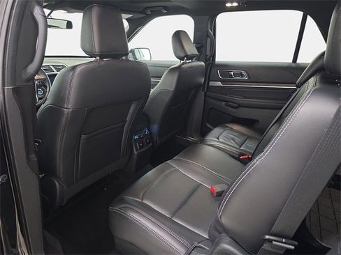 Used 2019 Ford Explorer Limited image 12