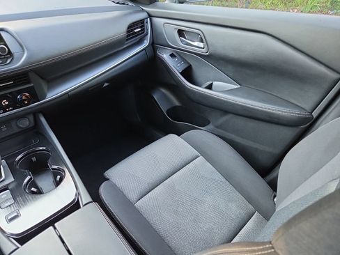 Certified 2025 Nissan Rogue SV FWD image 31