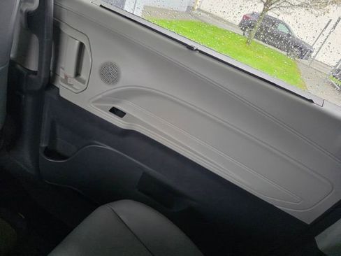 Used 2021 Toyota Sienna XLE w/ XLE Plus Package AWD/4WD image 14