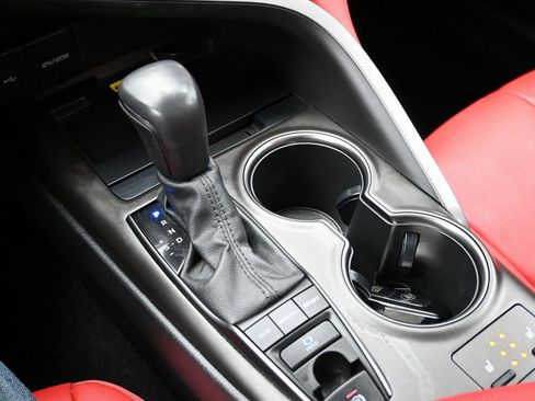 Used 2022 Toyota Camry XSE image 28