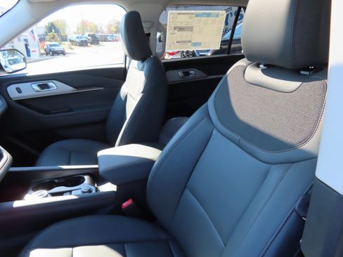 New 2026 Ford Explorer Active image 14