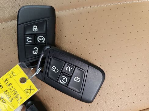 Certified 2023 Volkswagen Tiguan SE R-Line FWD image 36