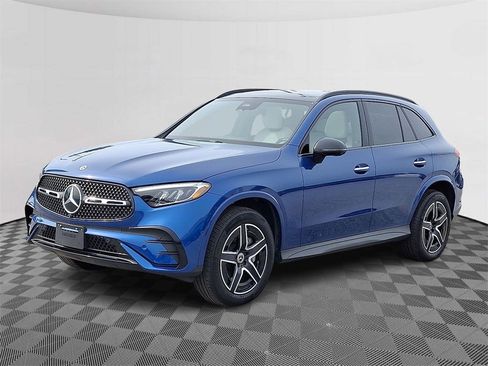 Certified 2025 Mercedes-Benz GLC 300 4MATIC image 3
