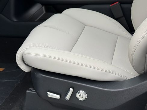 New 2026 Lincoln Navigator L Reserve AWD/4WD image 23