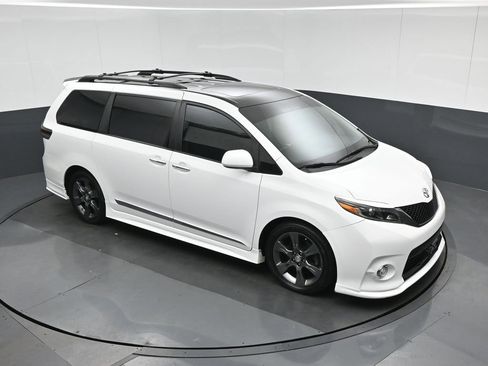 Used 2016 Toyota Sienna SE Premium w/ Protection Package FWD image 76