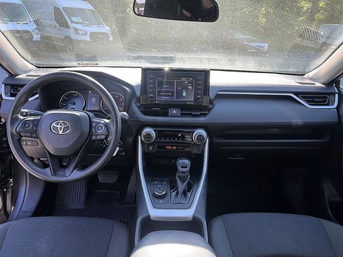 Used 2022 Toyota RAV4 LE AWD/4WD image 13