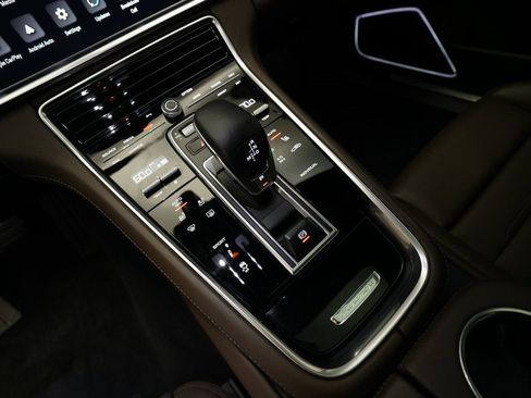 Used 2022 Porsche Panamera 4 image 28