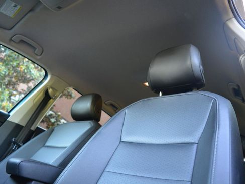 Used 2019 Volkswagen Tiguan SE AWD/4WD image 12