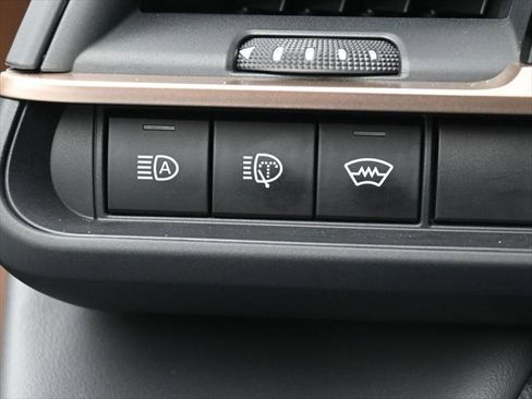Certified 2025 Toyota Crown Signia AWD/4WD image 18