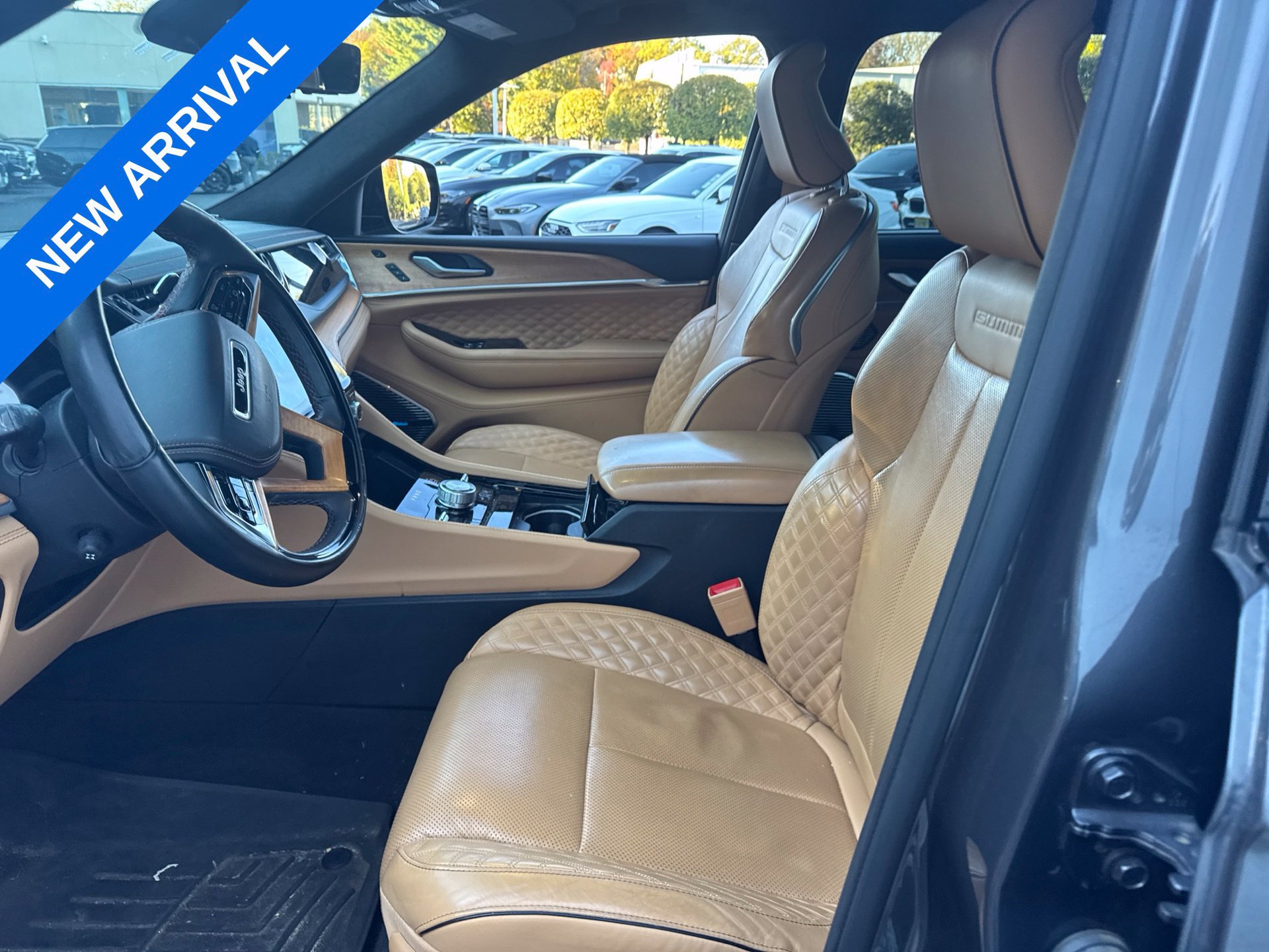 Used 2023 Jeep Grand Cherokee L Summit AWD/4WD image 6