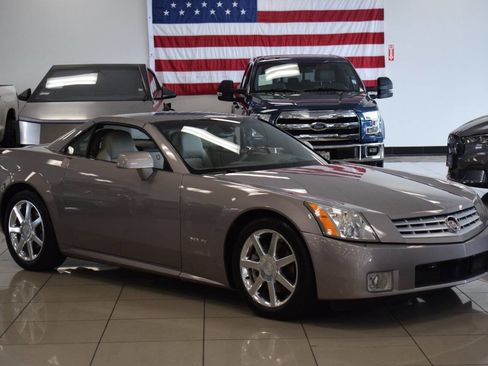 Used 2005 Cadillac XLR image 1