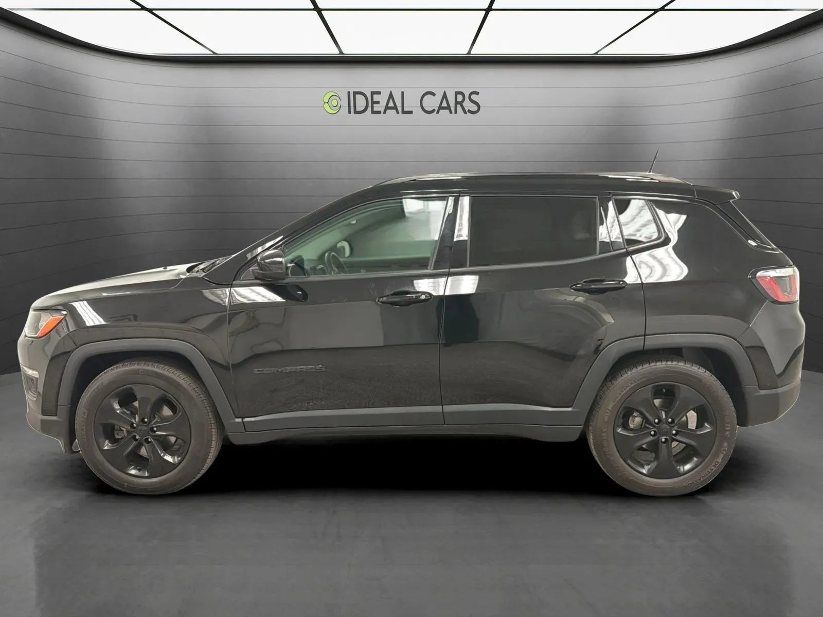 Used 2018 Jeep Compass Latitude w/ Popular Equipment Group FWD image 8