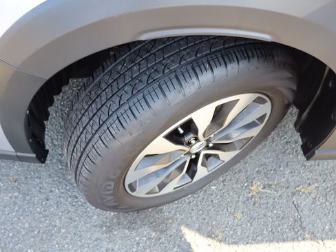 Certified 2025 Subaru Outback Limited AWD/4WD image 43