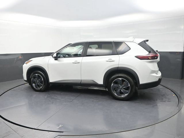 Used 2024 Nissan Rogue SV FWD image 4
