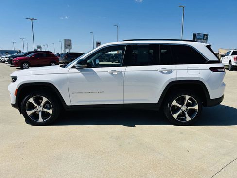 Used 2023 Jeep Grand Cherokee Limited AWD/4WD image 38