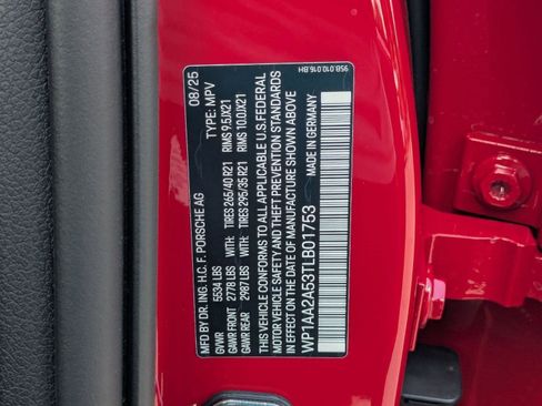 Certified 2026 Porsche Macan AWD/4WD image 30