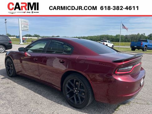 Used 2019 Dodge Charger SXT w/ Blacktop Package RWD image 4