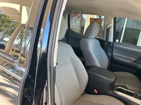 Used 2017 Toyota Tacoma 2WD Double Cab image 21