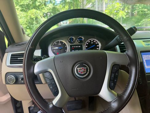 Used 2014 Cadillac Escalade ESV Premium AWD/4WD image 22