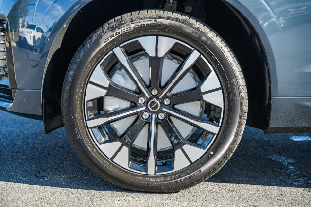 New 2027 Volvo XC60 T8 Plus AWD/4WD image 17