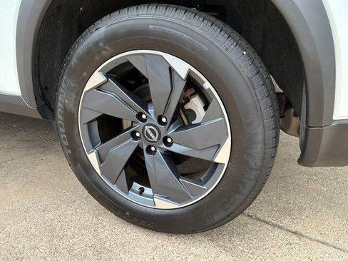 Used 2025 Nissan Rogue SV FWD image 8