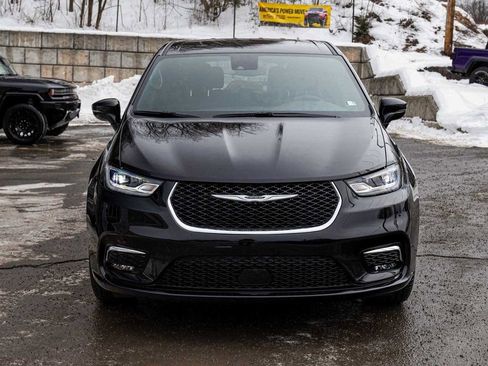 New 2026 Chrysler Pacifica Select image 2