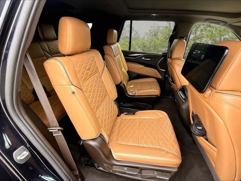 Used 2023 Cadillac Escalade Premium Luxury image 27