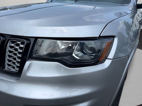 Used 2020 Jeep Grand Cherokee Altitude AWD/4WD image 9
