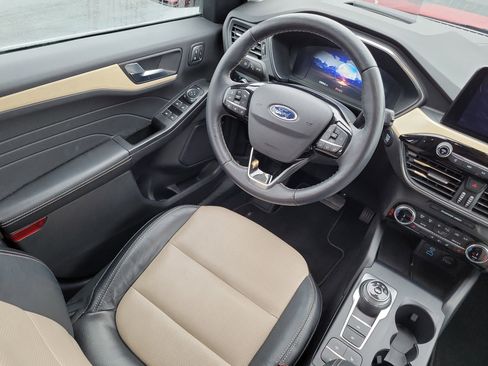 Certified 2022 Ford Escape Titanium w/ Titanium Elite Package image 13