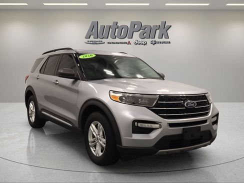 Used 2020 Ford Explorer XLT w/ Equipment Group 202A AWD/4WD image 3