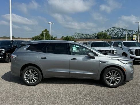 Used 2023 Buick Enclave Avenir AWD/4WD image 7