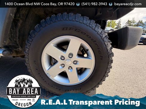 Used 2010 Jeep Wrangler Unlimited Rubicon w/ Dual Top Group AWD/4WD image 10
