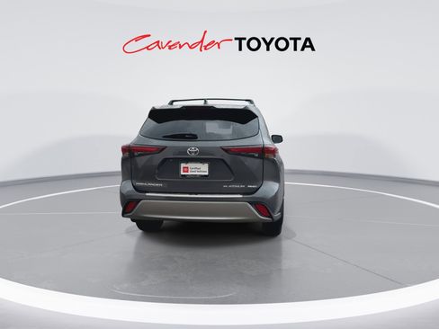 Certified 2025 Toyota Highlander Platinum image 7