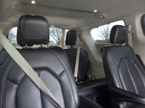 Used 2022 Chrysler Pacifica Touring-L FWD image 20