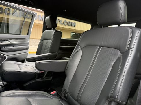 Used 2022 Jeep Wagoneer Series III w/ Flexible Seating Group AWD/4WD image 32