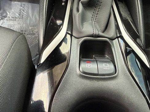Used 2021 Toyota Corolla LE image 32