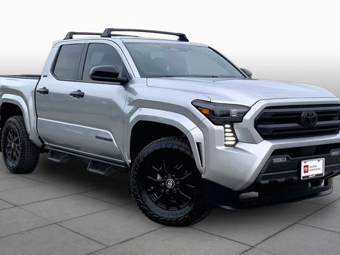 Certified 2025 Toyota Tacoma SR5 AWD/4WD image 3