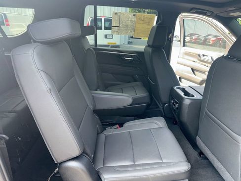 Used 2025 Chevrolet Suburban LT w/ Comfort Package RWD image 29