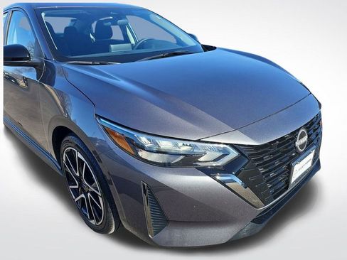 Used 2025 Nissan Sentra SR image 12