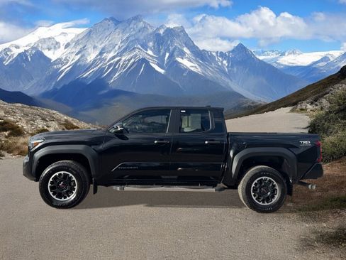 Used 2024 Toyota Tacoma TRD Off-Road w/ TRD Off Road Upgrade Package image 2