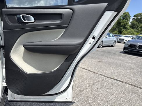 Certified 2024 Volvo XC40 B5 Plus AWD/4WD image 29