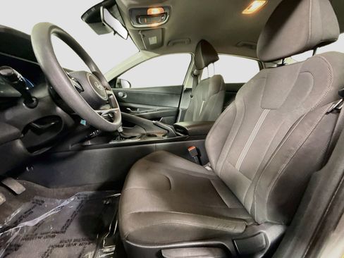 Used 2025 Hyundai Elantra SE FWD image 21