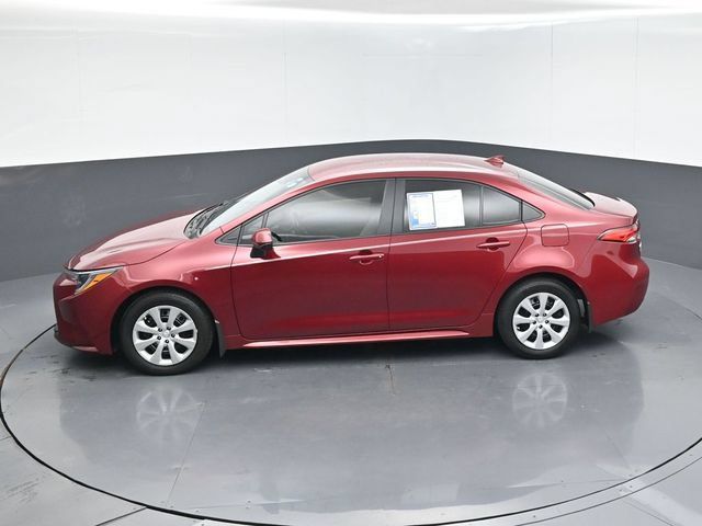 Used 2025 Toyota Corolla LE FWD image 37