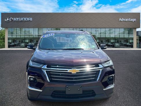 Used 2023 Chevrolet Traverse LT w/ LT Premium Package AWD/4WD image 2