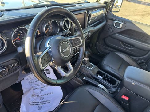 Used 2020 Jeep Wrangler Unlimited Sahara image 13