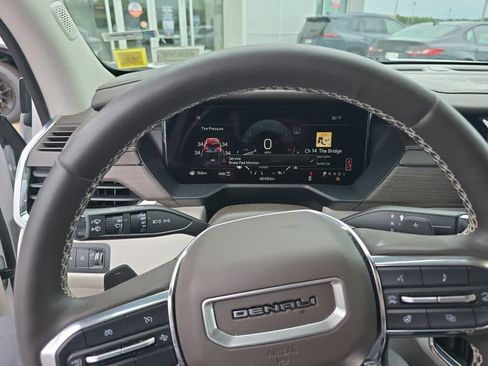 Used 2024 GMC Acadia Denali AWD/4WD image 7